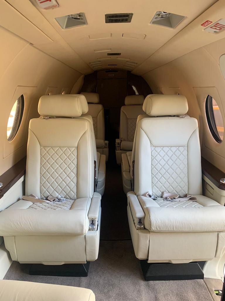 Cabine principal do Hawker 400A